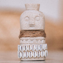 Charger l&#39;image dans la galerie, Petite statue Sumba bohème Corde et Coquillages