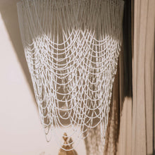 Charger l&#39;image dans la galerie, Grande suspension en perles blanche