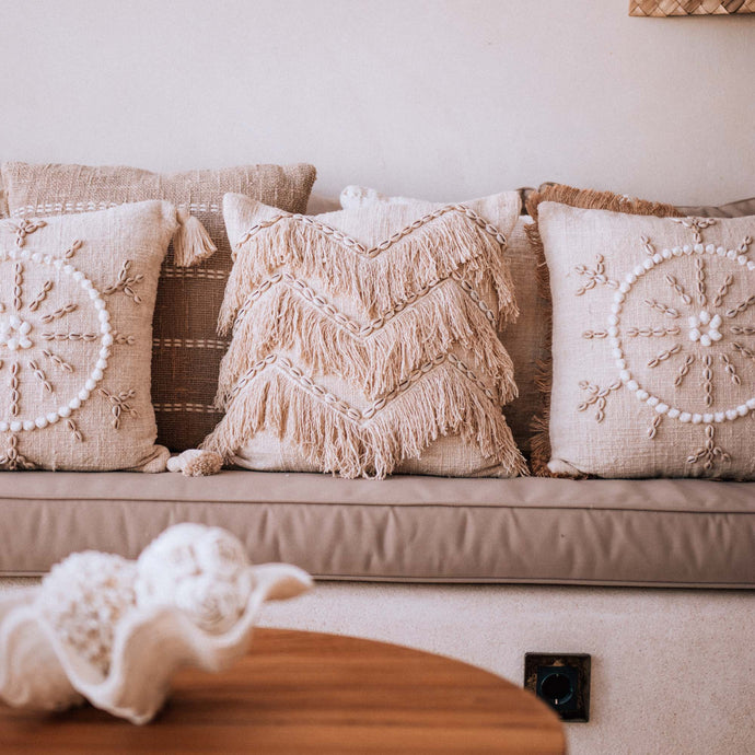 Housse de coussin boho en coton franges et coquillages