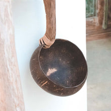 Load image into Gallery viewer, Grande Cuillère en Noix de Coco