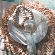 Charger l&#39;image dans la galerie, Grande Suspension en Corail et Perles de Bois