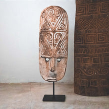 Charger l&#39;image dans la galerie, Masque en Bois de Timor Bawah