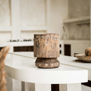 Grand pot en bois ancien incrusté de nacre
