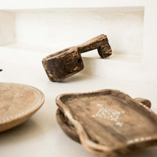 Load image into Gallery viewer, Grande cuillère en bois ancien incrusté de nacre