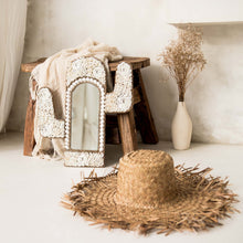 Load image into Gallery viewer, Miroir cactus boho en coquillages blanc