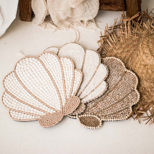 Coquillage décoratif en perles et coquillages blancs