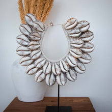 Load image into Gallery viewer, Collier Gros Coquillages Tigre